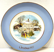 VTG Avon Christmas Plate 1977 Fifth Edition Carolers In The Snow Enoch W... - $15.57