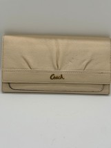 Coach Women&#39;s Beige Pebbled Leather Snap Button Slim Envelope Wallet NEW READ - £44.51 GBP