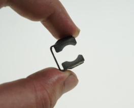 2007-2010 jaguar xf xk xj 4.2l v8 fuel injector clip holder c clamp OEM - $17.87