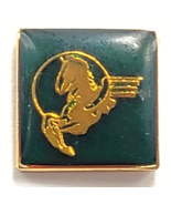 1980s Newmans Coach Lines Pegasus Bus Logo Pin Gold Green Enamel Transpo... - €11,11 EUR