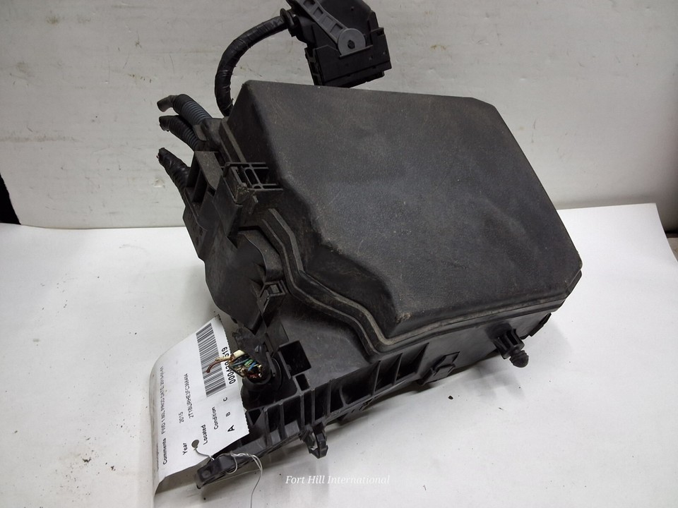 14 15 16 17 18 19 Toyota Corolla engine fuse box assembly 82662-02660 OEM - $79.19