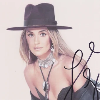 Signed LAINEY WILSON Photo Autographed with COA - $124.99