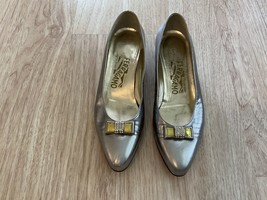 Shoes Salvatore Ferragamo Women’s Sz 7 1/2 B Leather Silver NO HEELTAPS - £23.91 GBP