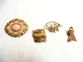 Vintage Lot of 4 Gold Toned Pins Brooches Clear &amp; Pink Rhinestones 15-u - $553.18 MXN