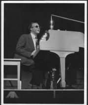 Jazz Pianist George Shearing 8x10 Original Publicity Photo - £15.53 GBP