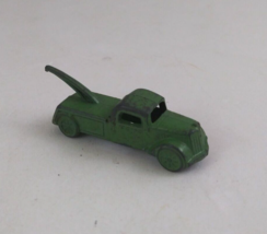 Vintage 1937 Tootsie Toy Metal Green Tow Truck Cracker Jack Prize .5&quot; x 2&quot; - £7.71 GBP