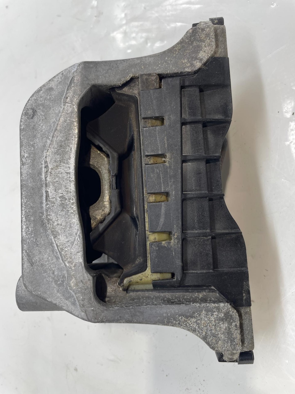 2021 Chevy Traverse LT 3.6L RH Passenger Transmission Frame Mount 84499830 OEM Item image 5