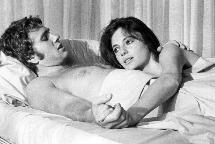 Jacqueline Bisset, Ryan O'Neal The Thief Who Came To Dinner 11x17 Poster Bed
