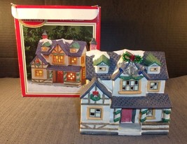 1995 DICKENS COLLECTABLES TOWNE SERIES CHRISTMAS PORCELAIN HOUSE EC 301 - $53.00 CAD