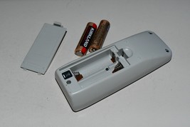 Toshiba 23587911 Projector Remote TDP-S8, TDP TDP-S8 tested w batteries oem - $409.95 MXN