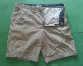 Van Heusen Men Shorts Size 34 - $13.58