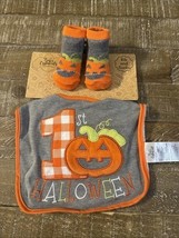 Baby Essentials Baby Halloween  Bib And Socks - $183.44 MXN