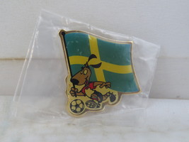 1994 World Cup Pin - Sweden Striker with Flag - Celluloid Pin  - $284.31 MXN