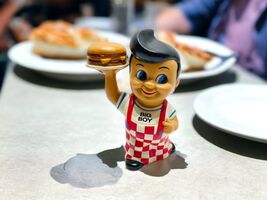 Vintage 1999 Coin Piggy Bank Bobs/Frischs/Elias Bro BIG BOY w Hamburger ... - $45.83