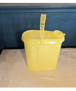 Tupperware Vintage 2 Quart Yellow Beverage Buddy Pitcher #587 w/ Lid &amp; H... - £10.89 GBP