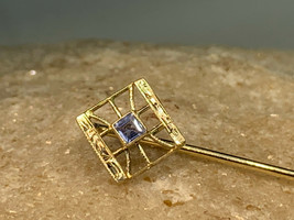 18K Yellow Gold Vtg Art Deco Stick Pin Blue Gem Diamond Shape Hat 1.36g Jewelry - £159.83 GBP