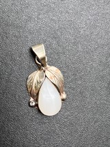 Estate 925 Mexico Marked White Mother of Pearl Teardrop Flanked w Silver Leaves  - £14.83 GBP