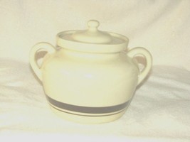 Vintage Stoneware Bean Pot 3 Qt. w / Lid Made in USA - £17.30 GBP