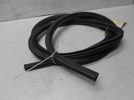 2003 ESCALADE RIGHT DRIVER REAR DOOR TRIM WEATHER STRIP - $42.03 CAD