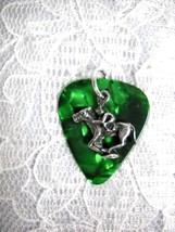 DK EMERALD GREEN CELLULOID GUITAR PICK JOCKEY RACE HORSE CHARM PENDANT N... - €4,29 EUR DK EMERALD GREEN CELLULOID GUITAR PICK JOCKEY RACE HORSE CHARM PENDANT N... - €4,29 EUR