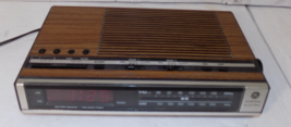 Vintage GE 7-4636D Digital Alarm Clock AM FM Radio Wood Grain Finish - £22.24 GBP