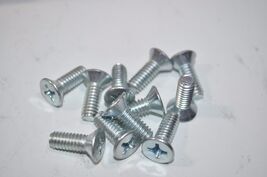 Lot of 11 International Navistar OEM Screws Part# 156253 - €12,49 EUR