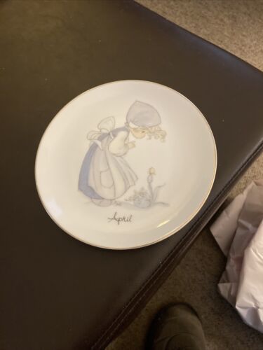 vintage 1983 Precious Moments April collectible plate with verse on back - $10.85
