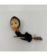 VTNG ADORABLE HALLOWEEN FLYING PIXIE WITCH ON BROOM FELT FIGURINE MCM - €34,57 EUR