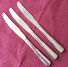 3 Dinner Knives Oneida Ltd Wm. A Rogers Stainless Friendship Pattern 8.5... - £7.72 GBP