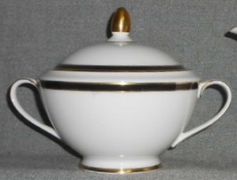 Minton Saturn Pattern Bone China Sugar Bowl w/LID Made In England Royal Doulton - £37.10 GBP