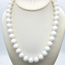 White Lucite Beaded Necklace, Vintage Classic Neutral Strand with Magnetic Clasp - £22.07 GBP