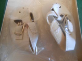 Great ALEXANDER DOLL CO. Pair of White GIRL DOLL SHOES - £6.79 GBP