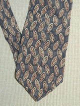 Louis Feraud USA Neck Tie / Necktie 100% Silk gray beige red 56&quot;x3.75 - $7.20