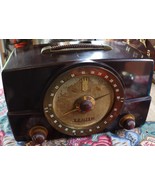 Vintage Zenith chocolate brown AM FM radio G725 Comes on with static. - £86.95 GBP
