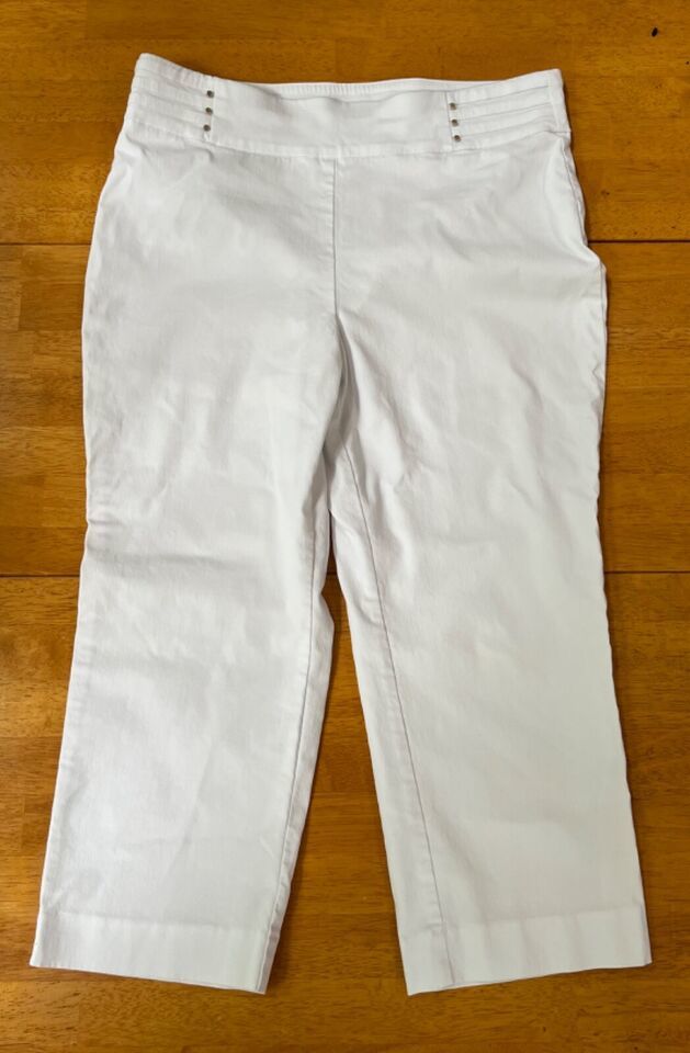 JM COLLECTION Pull On Slim Fit Stretch Rivet Detail Cropped Capri Pants,... - $16.93