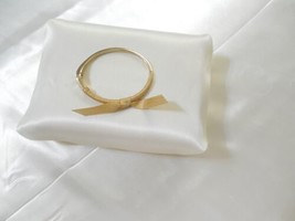 Department Store 6&quot;-6-1/2&quot; Gold Tone Gold Ribbon Hinged Bangle Bracelet L837 - £6.86 GBP