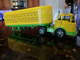 Vintage Hubley Kiddie Toy Plastic Cattle Semi Truck &amp; Trailer Yellow Green - £35.15 GBP