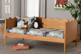 Whitby Modern Oak Brown Wood Full Daybed with Scalloped Edges - $9,199.22 MXN
