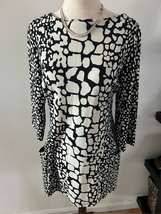 J. McLaughlin Ponte Knit Mackenzie Tunic in Black and Cream Giraffe Prin... - $44.55