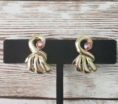 Vintage Screw On Earrings - Gold Tone with Red/Pink Iridescent Gem - £8.76 GBP