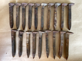 Lot of 19 Salvaged Rusty Solid Iron Railroad Spikes - £22.58 GBP