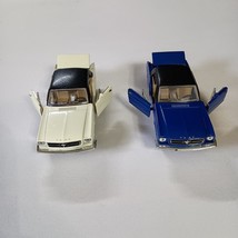 2 1965 Ford Mustangs Diecast Toy Cars Blue And Cream Pull Back Action Po... - $272.80 MXN