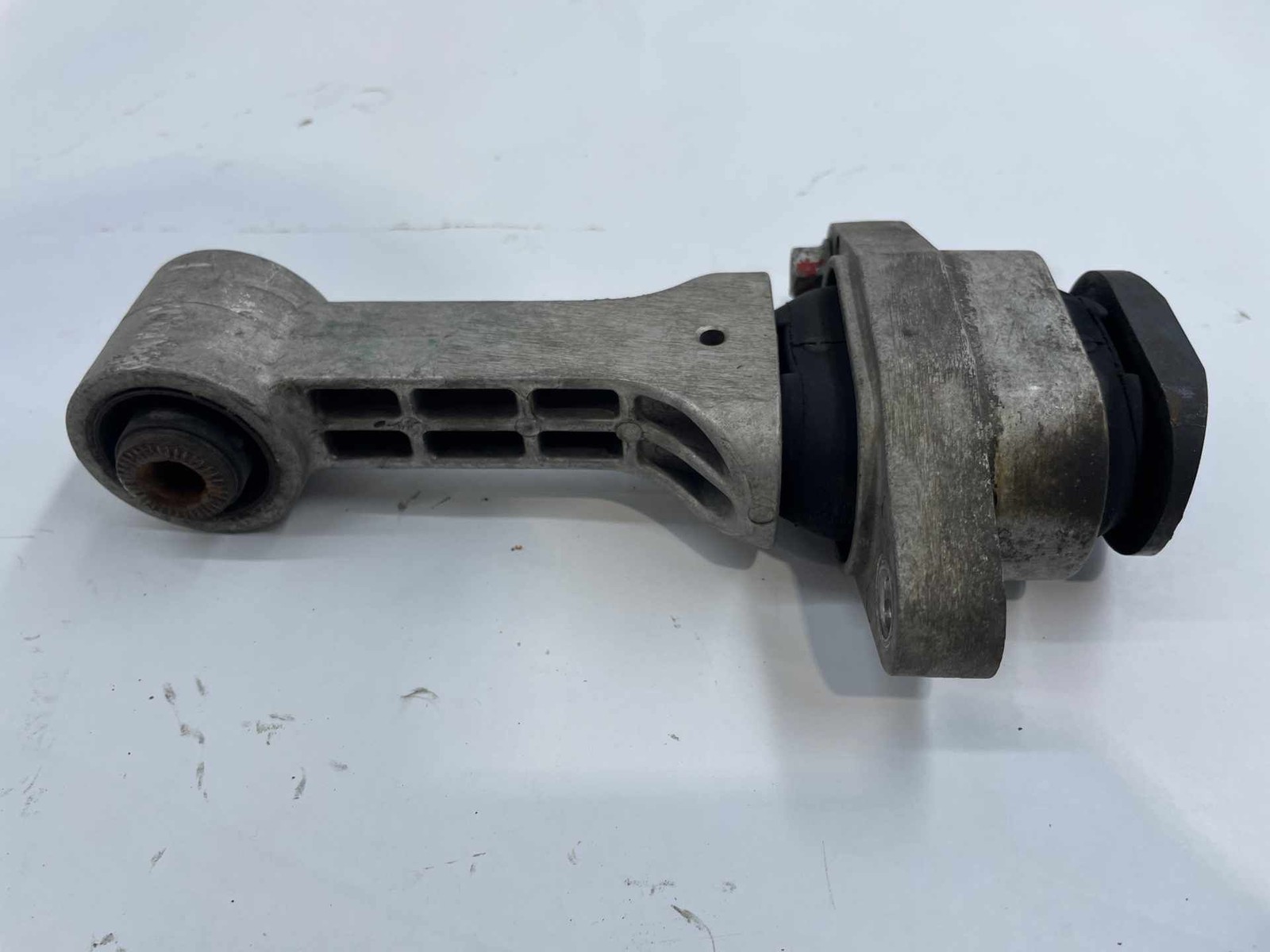2012 Hyundai Veloster 1.6L Automatic Rear Transmission Mount OEM Item image 4