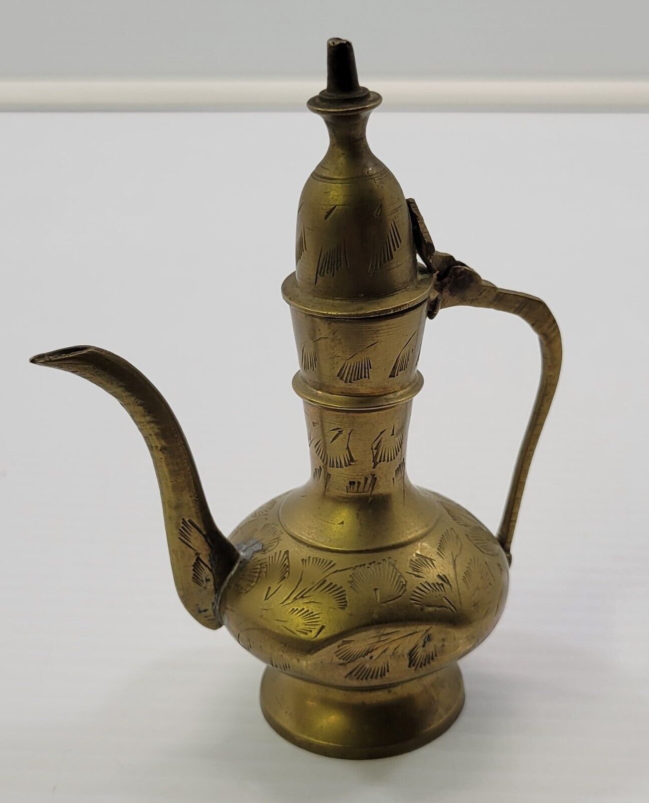 C) Vintage Etched Ornate Brass Kettle Pot Pitcher Lamp India - $9.89