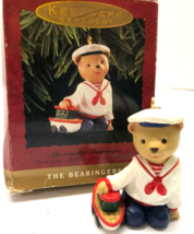HALLMARK Abearnathy Bearinger of Victoria Circle 2 1/8&quot; Christmas Ornament - $91.77 MXN
