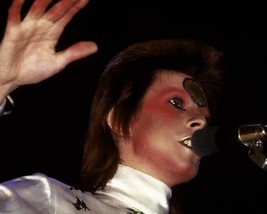 David Bowie very cool close-up in concert 8x10 photo as Ziggy Stardust - $10.99