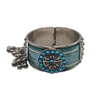 Bracelet Bangle boho silver tone metal faux turqoise dangles bracelet - $348.06 MXN