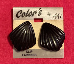 Vintage 1980s clip on earrings solid black plastic Colors by  AAi Hong Kong - £3.12 GBP