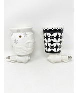 LOT of 2 Scentsy Wall Plug Warmer Night Light Black &amp; White, Snowman Sno... - $495.74 MXN