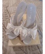 Highest Heel Collection Size 7 White Bow Slip On  - $367.87 MXN